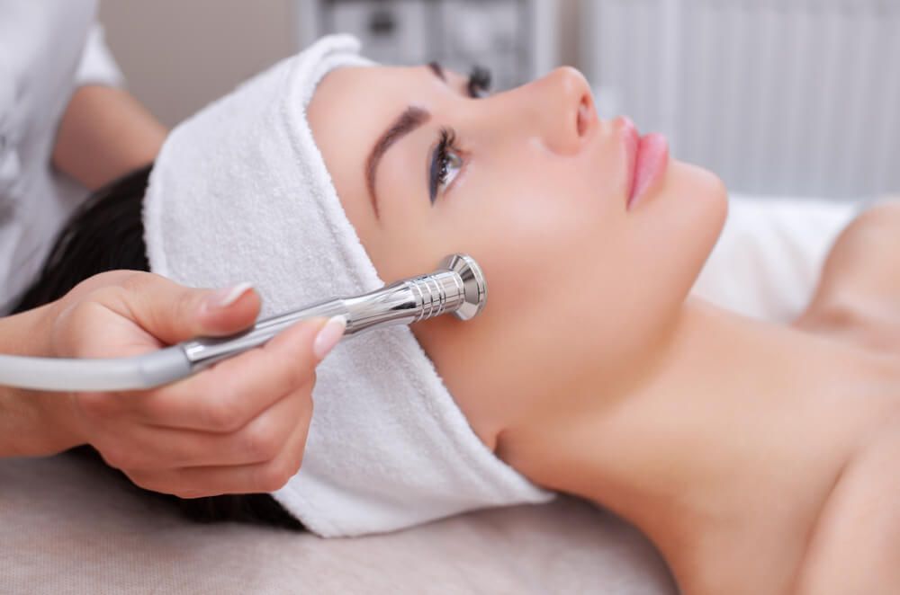 Expert Dermatologist in Dubai for Youthful Skin Glow